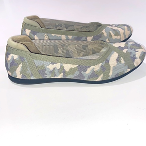 Cloudsteppers by Clarks Washable Knit Slip Ons Carly Wish Green Camo Size 8‎